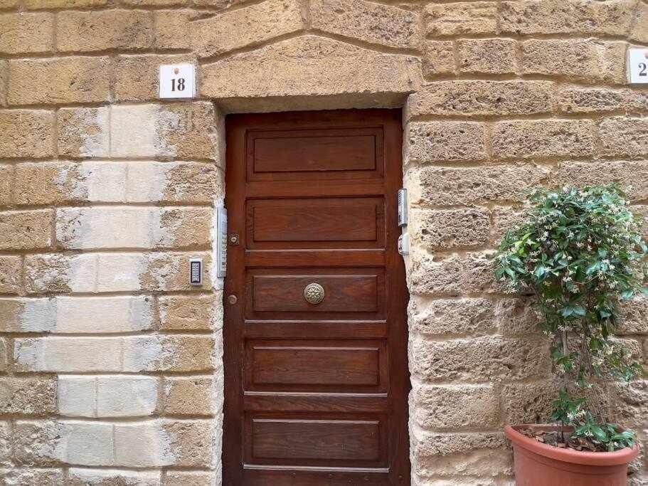 Suite Minerva 10 Steps From Piazza Civica Alghero Exterior foto